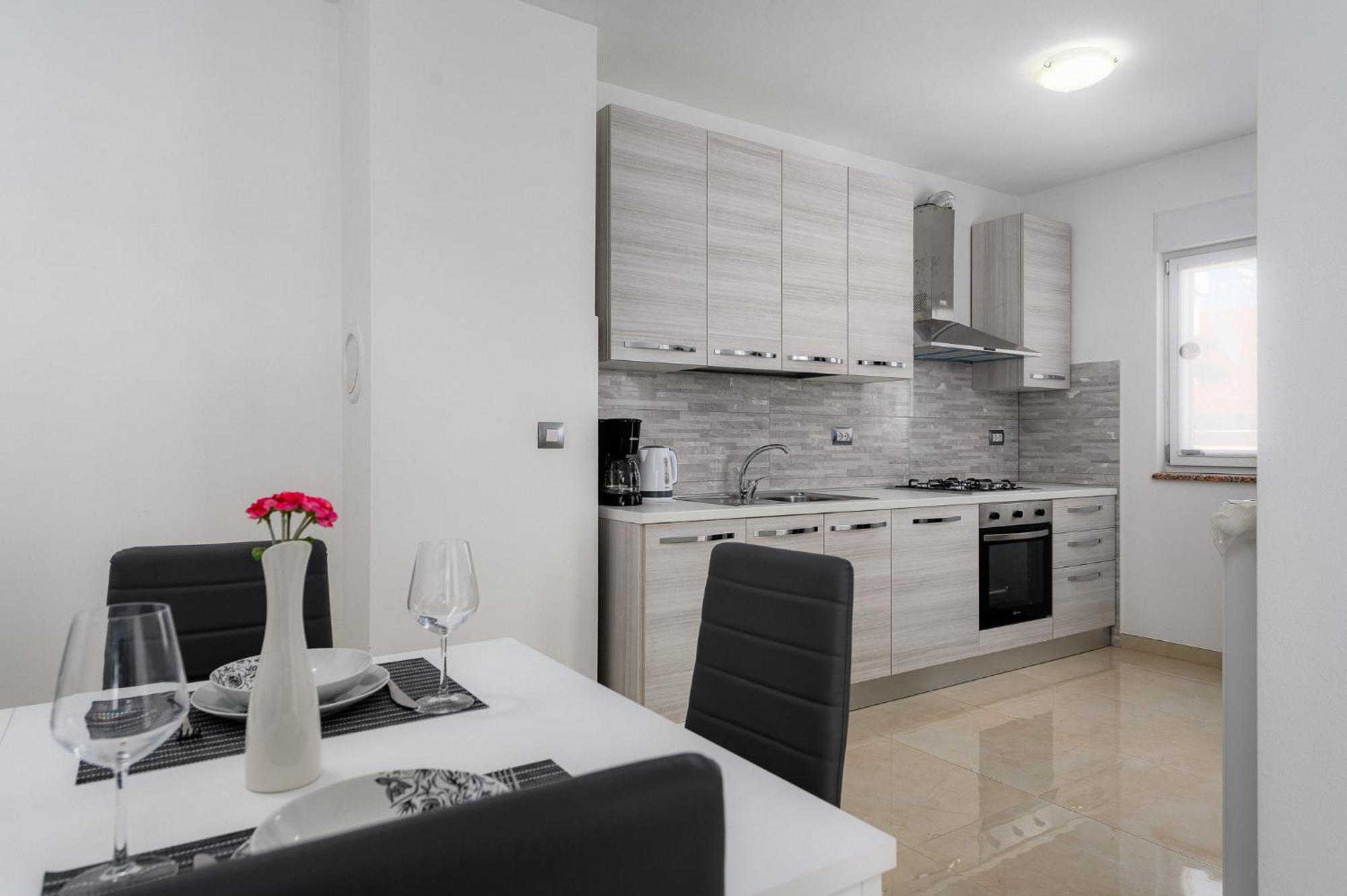 Stancija Amorozo 5 - Apartment N. 7 Porec Ngoại thất bức ảnh